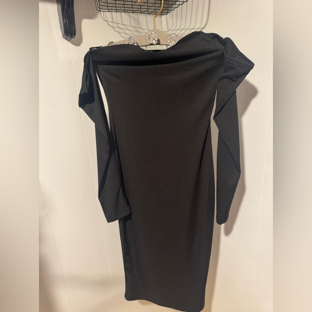 Elegant Black Ribbed Dress